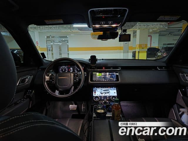 Land Rover Range Rover Velar 2018 — ფოტო 7/15