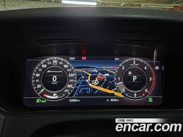 Land Rover Range Rover Velar 2018 — ფოტო 8/15