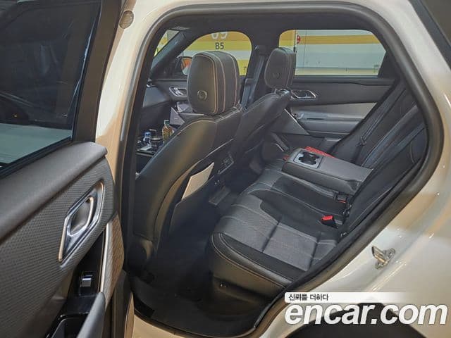 Land Rover Range Rover Velar 2018 — ფოტო 9/15