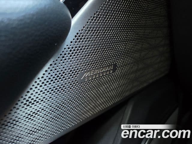 Land Rover Range Rover Velar 2018 — ფოტო 13/15