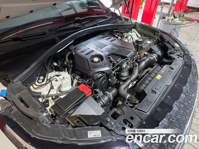 Land Rover Range Rover Velar 2018 — ფოტო 14/15