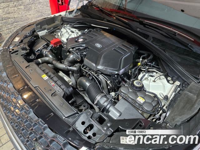 Land Rover Range Rover Velar 2018 — ფოტო 15/15