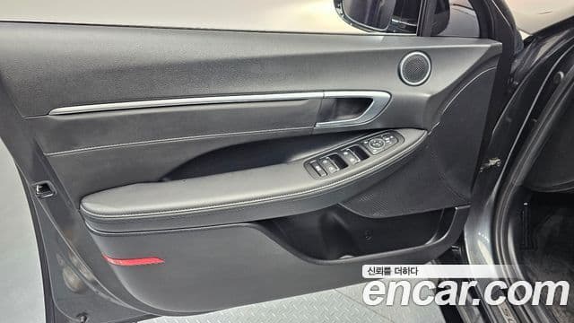 Hyundai Sonata Hybrid 2021 — Photo 17/30