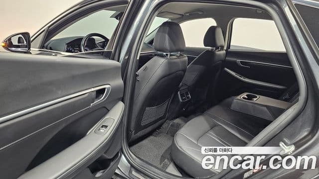 Hyundai Sonata Hybrid 2021 — Photo 6/30
