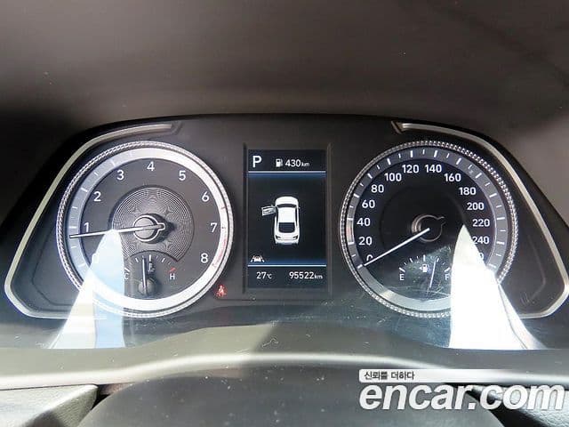 Hyundai Sonata 2022 — ფოტო 9/20