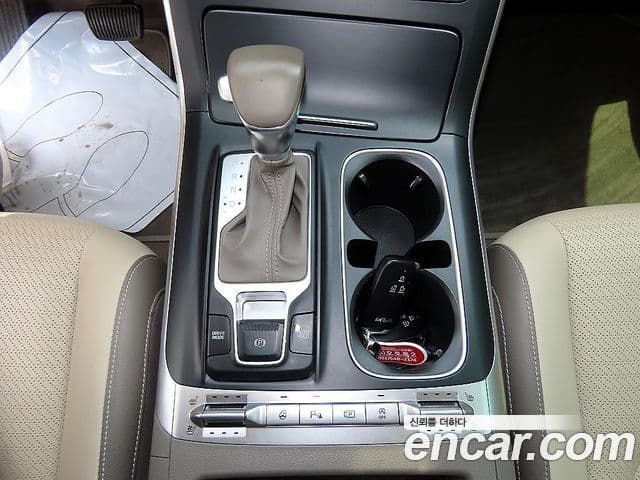 Kia Carnival 2022 — Şəkil 9/19