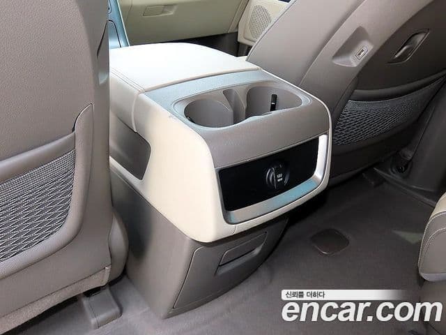 Kia Carnival 2022 — Şəkil 16/19