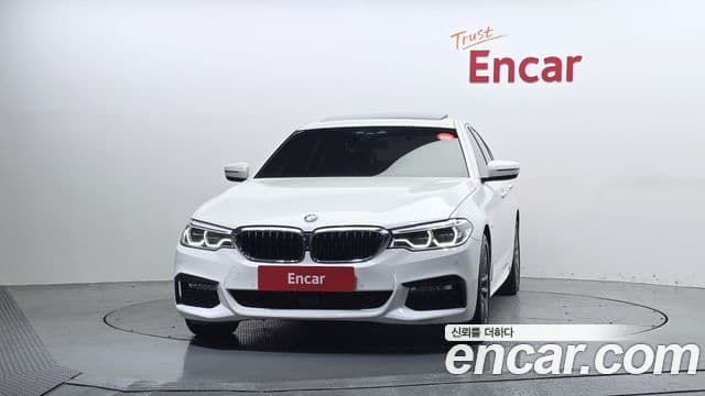 BMW 5 Series 2018 — ფოტო 18/20