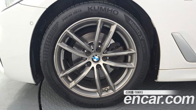BMW 5 Series 2018 — ფოტო 2/20