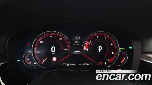 BMW 5 Series 2018 — ფოტო 15/20