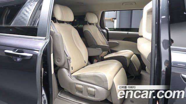Kia Carnival 2022 — Фото 12/20