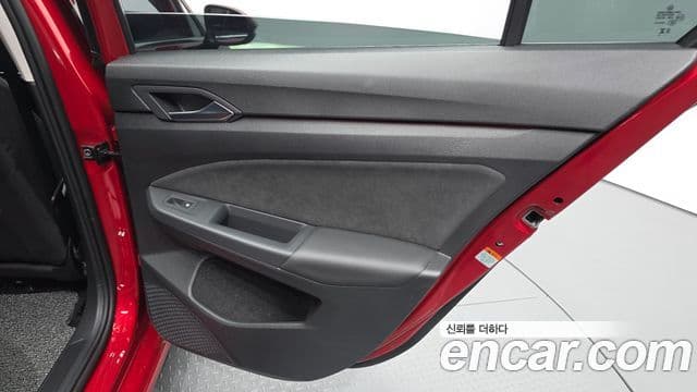 Volkswagen Golf 2024 — Photo 8/30
