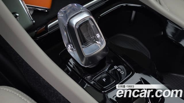 Volvo XC40 2023 — Şəkil 9/20