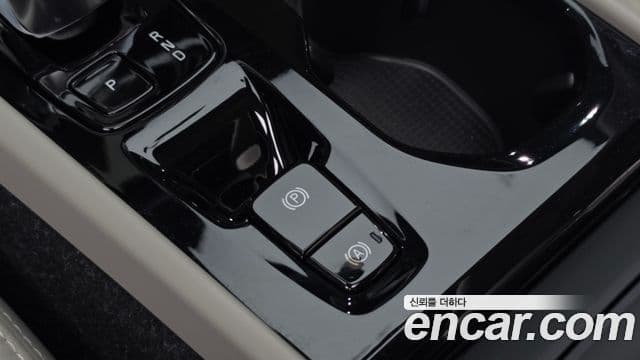 Volvo XC40 2023 — Şəkil 16/20