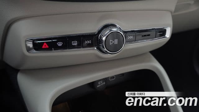 Volvo XC40 2023 — Şəkil 18/20