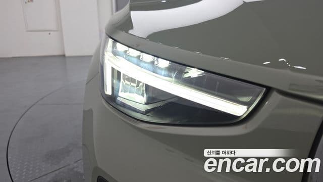 Volvo XC40 2023 — Photo 12/32