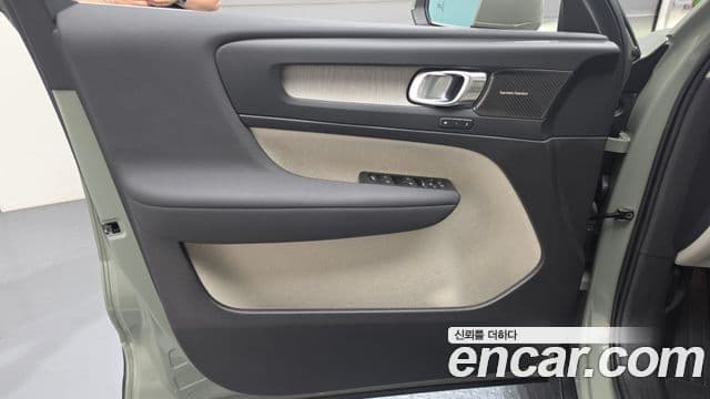 Volvo XC40 2023 — Photo 32/32