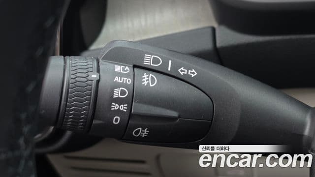 Volvo XC40 2023 — Photo 21/32