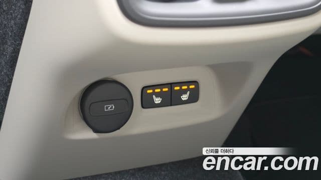 Volvo XC40 2023 — Photo 25/32