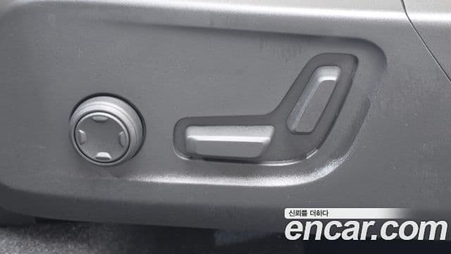 Volvo XC40 2023 — Photo 26/32
