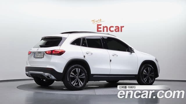 Mercedes-Benz GLA-Class 2021 — ფოტო 2/20