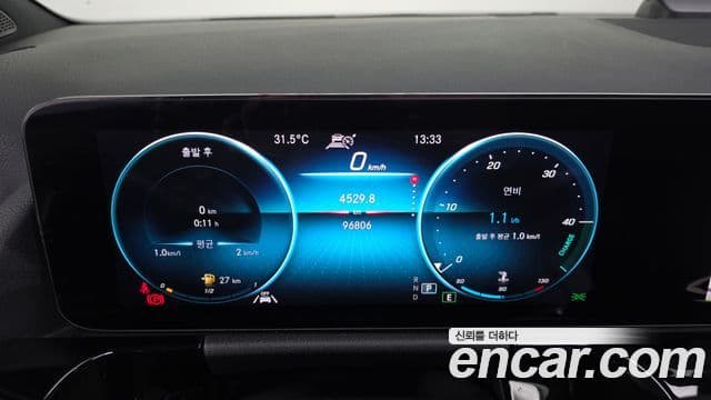 Mercedes-Benz GLA-Class 2021 — ფოტო 8/20