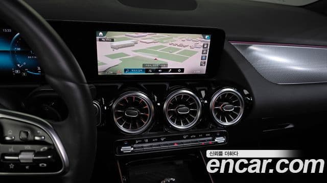 Mercedes-Benz GLA-Class 2021 — ფოტო 14/20