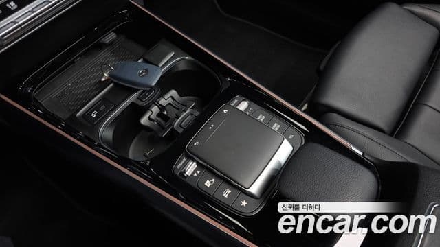 Mercedes-Benz GLA-Class 2021 — ფოტო 16/20