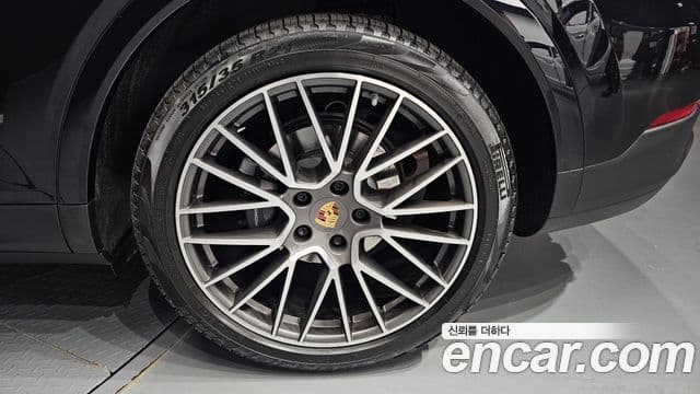 Porsche Cayenne 2022 — Photo 11/38