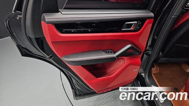 Porsche Cayenne 2022 — Photo 14/38