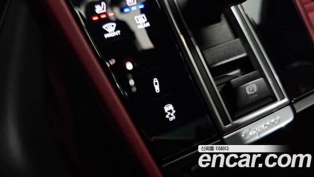 Porsche Cayenne 2022 — Photo 21/38
