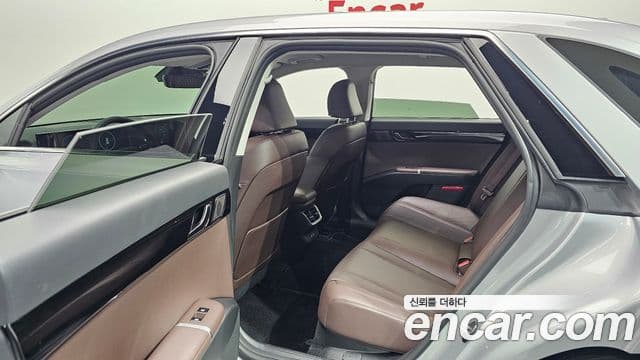 Hyundai Grandeur 2023 — ფოტო 11/20