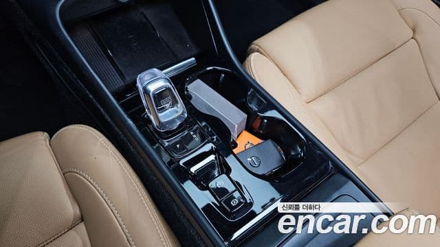 Volvo XC40 2022 — Şəkil 9/20