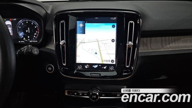 Volvo XC40 2022 — Şəkil 14/20