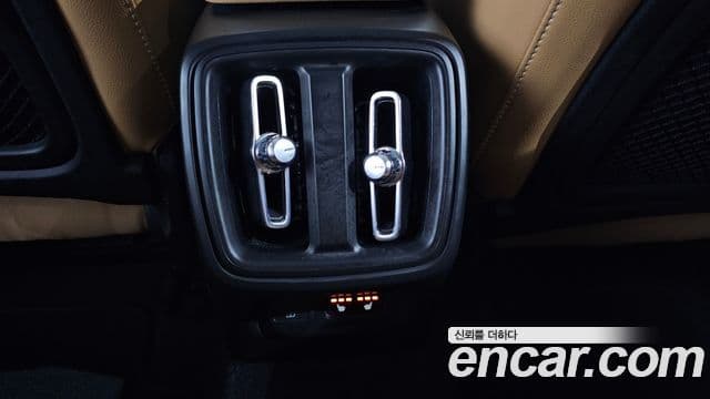 Volvo XC40 2022 — Şəkil 18/20