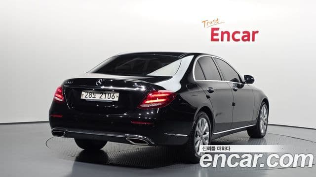 Mercedes-Benz E-Class 2018 — ფოტო 2/20