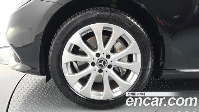 Mercedes-Benz E-Class 2018 — ფოტო 5/20