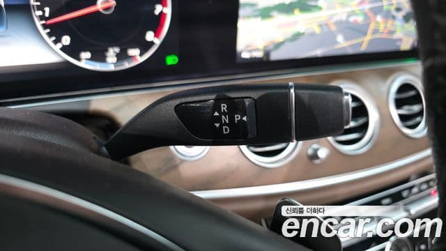 Mercedes-Benz E-Class 2018 — ფოტო 9/20