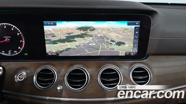 Mercedes-Benz E-Class 2018 — ფოტო 14/20
