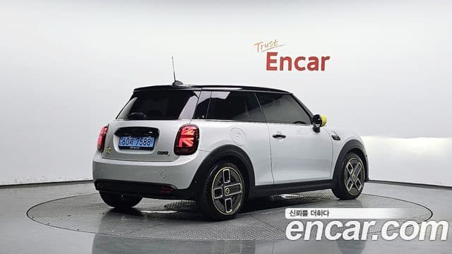 Mini Cooper Electric 2022 — ფოტო 15/34