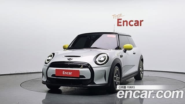 Mini Cooper Electric 2022 — ფოტო 19/34