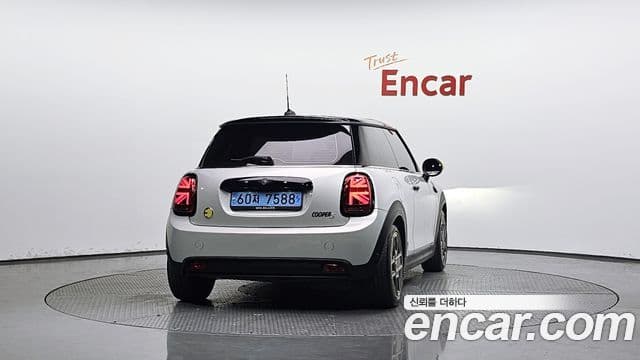 Mini Cooper Electric 2022 — ფოტო 34/34