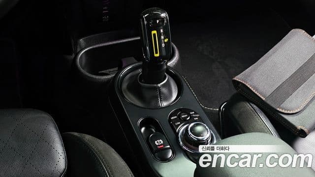 Mini Cooper Electric 2022 — ფოტო 28/34