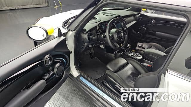 Mini Cooper Electric 2022 — ფოტო 3/34