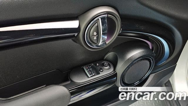Mini Cooper Electric 2022 — ფოტო 29/34