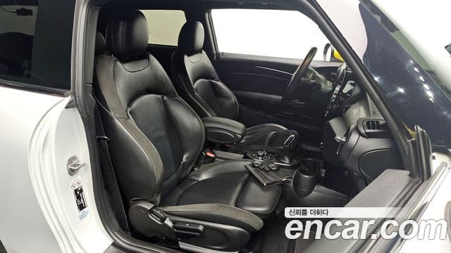 Mini Cooper Electric 2022 — ფოტო 27/34
