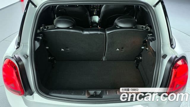 Mini Cooper Electric 2022 — ფოტო 31/34