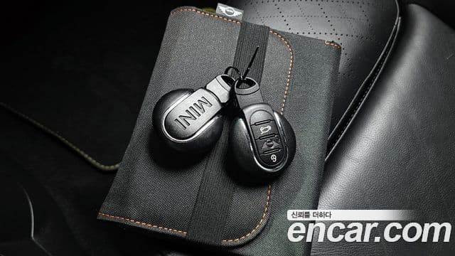 Mini Cooper Electric 2022 — ფოტო 18/34