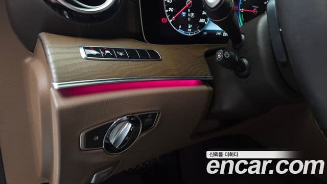 Mercedes-Benz E-Class 2020 — Şəkil 19/20