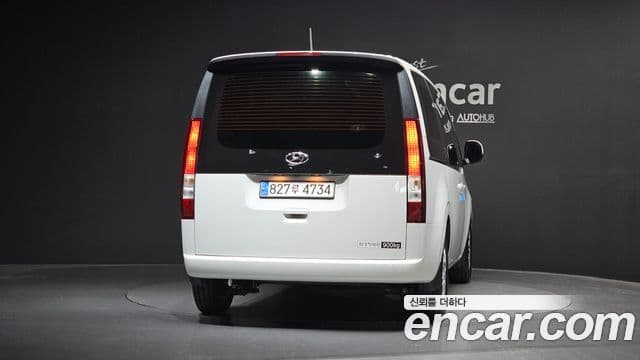 Hyundai Staria 2023 — ფოტო 4/20